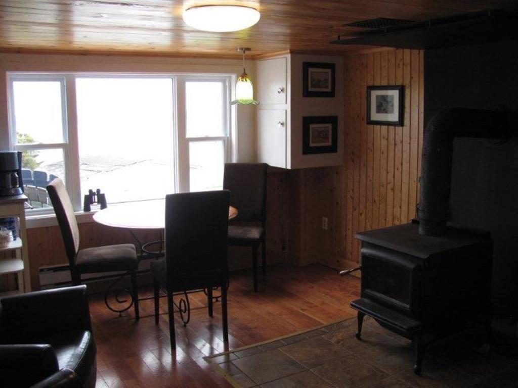 Вілла Wolf Cove Retreat House Amherst Cove Екстер'єр фото